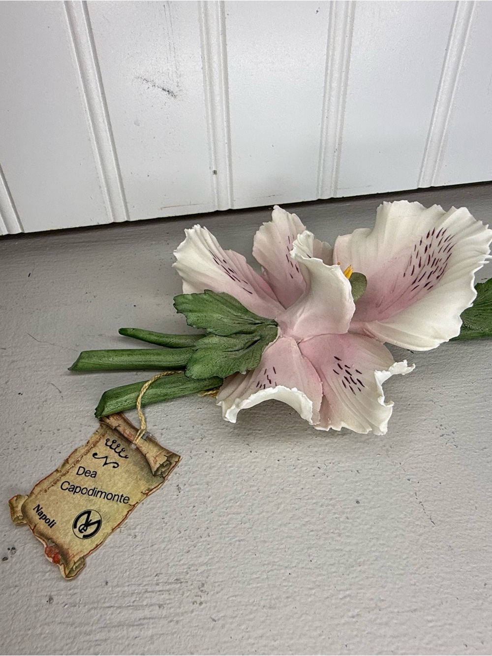 Vintage Stunning Capodimonte Handcrafted Italian Porcelain Lily Flower Figurine